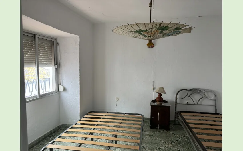 Casa Adosada de 9 Dormitorios y 3 Baños en venta en Jimena de la Frontera