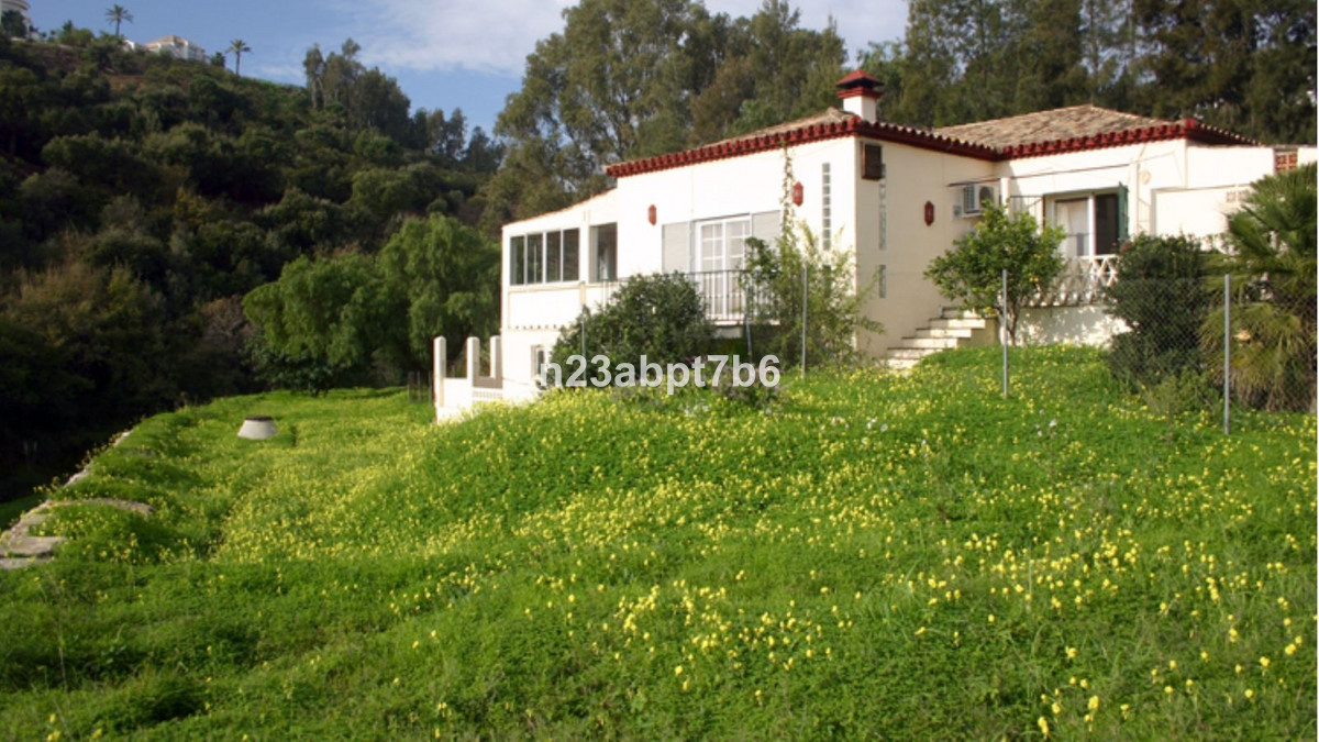 Casa de 2 Dormitorios y 2 Baños en venta en Los Almendros, Benahavís