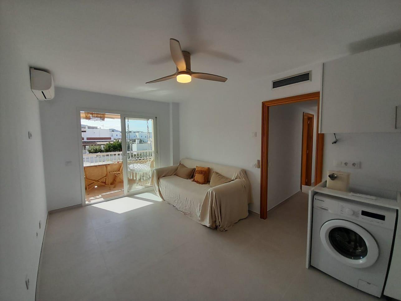 Piso de 4 Dormitorios y 2 Baños en venta en Cala de Bou, Sant Antoni de Portmany