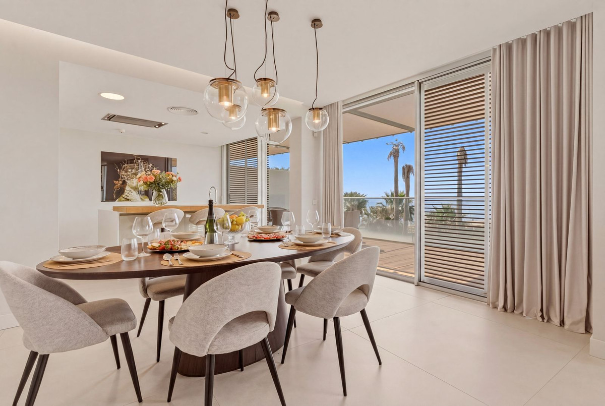 Piso de 4 Dormitorios en venta en Estepona