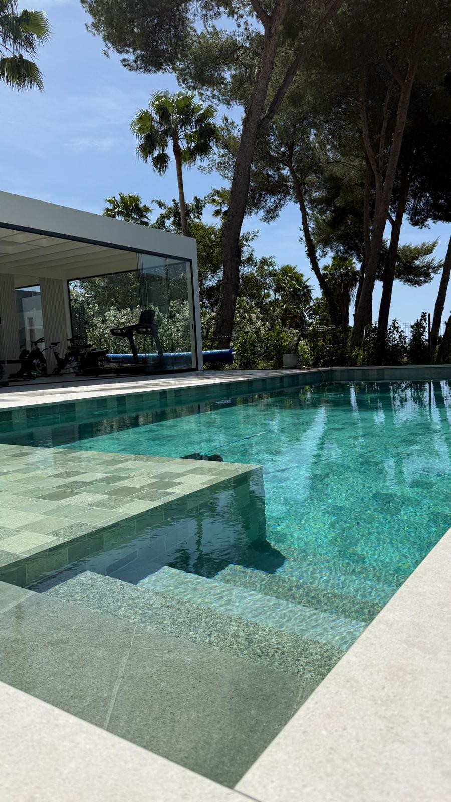 Casa de 5 Dormitorios en venta en Milla de Oro, Marbella