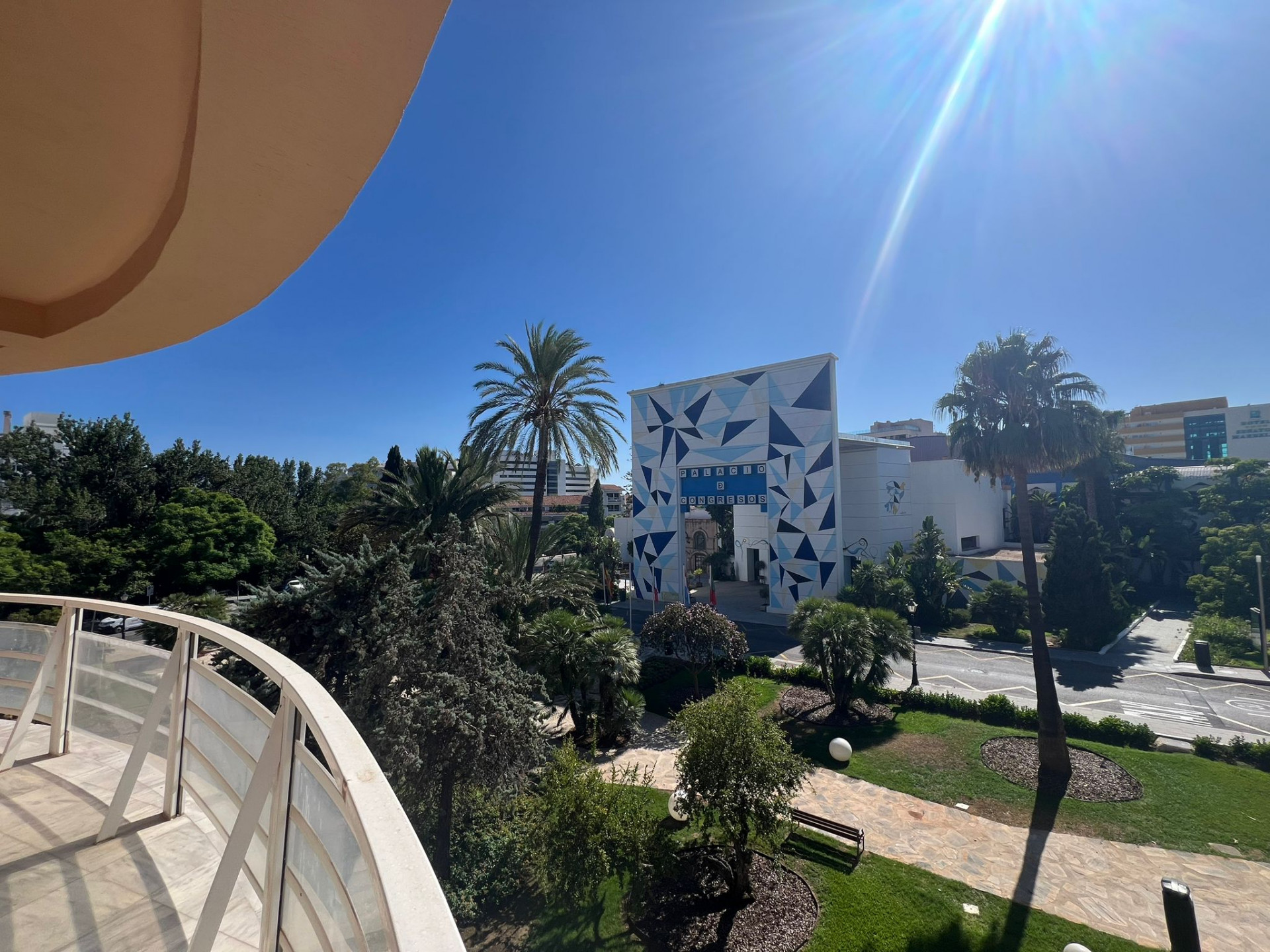 Piso de 2 Dormitorios y 1 Baño en venta en Milla de Oro, Marbella
