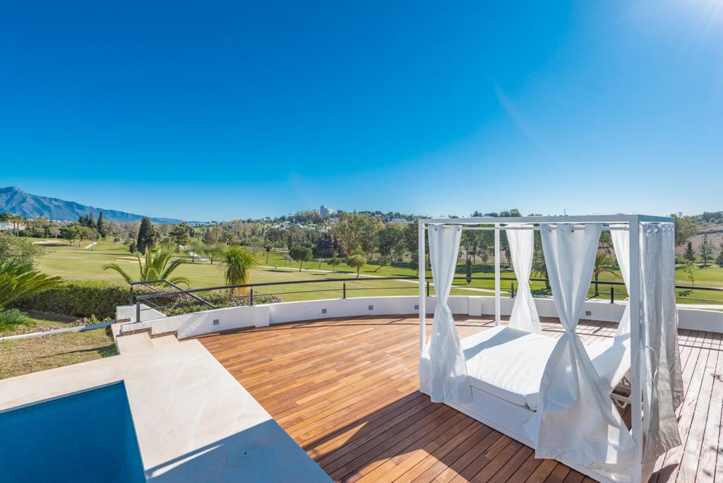 Casa de 4 Dormitorios y 4 Baños en alquiler en Estepona