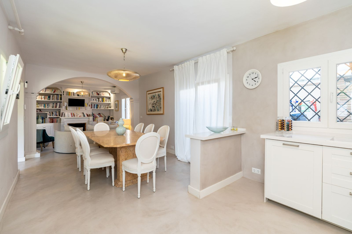 Casa de 5 Dormitorios en venta en San Pedro de Alcántara