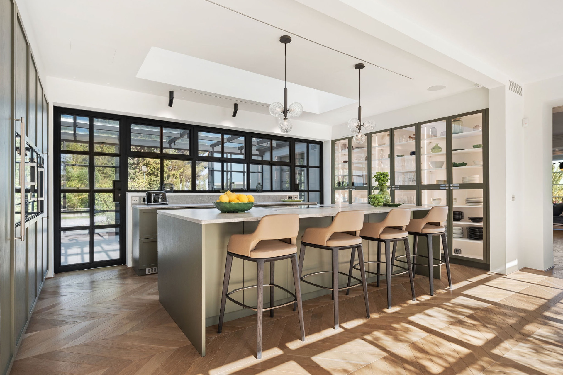 6 Bed - Villa for Sale in Sierra Blanca, Marbella