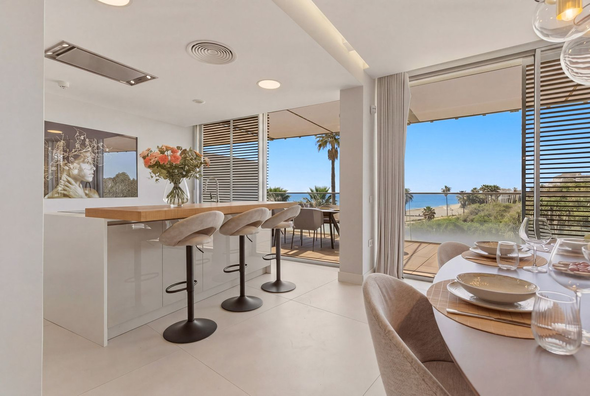 Piso de 4 Dormitorios en venta en Estepona