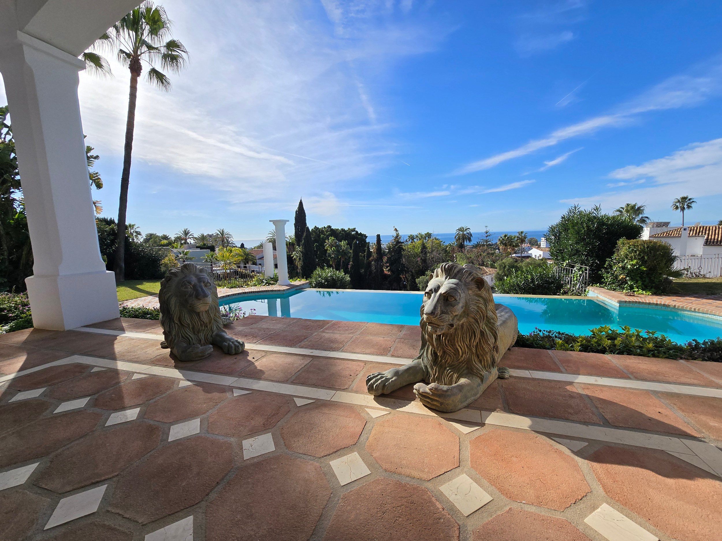 4 спални - Вила за продажба в Rio Real, Marbella
