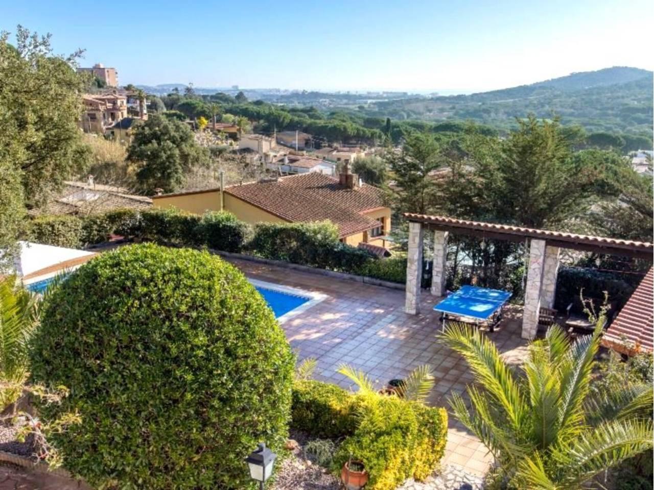 Casa Adosada de 4 Dormitorios y 2 Baños en alquiler vacacional en Calonge