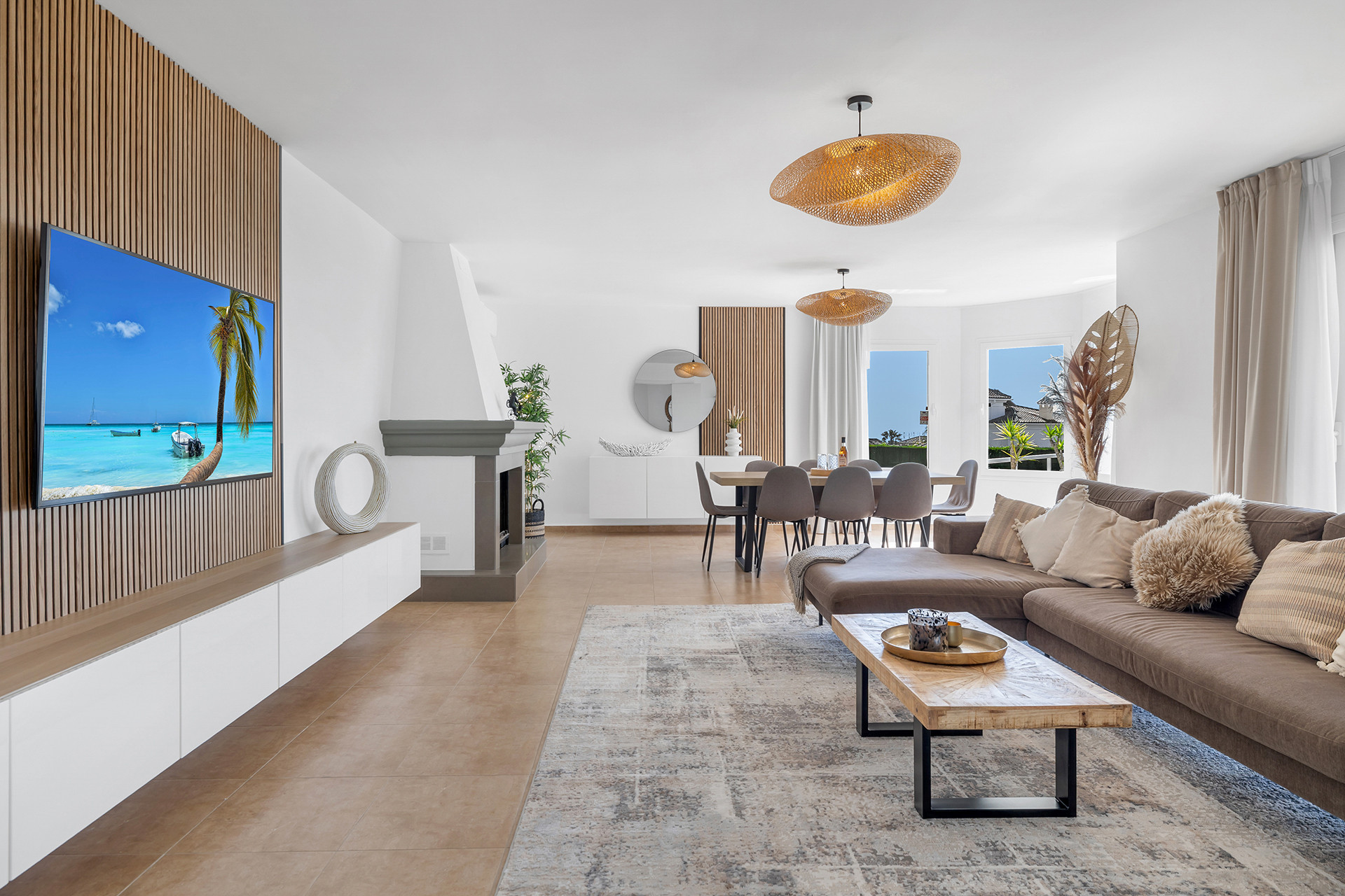 Casa de 6 Dormitorios y 4 Baños en venta en Estepona
