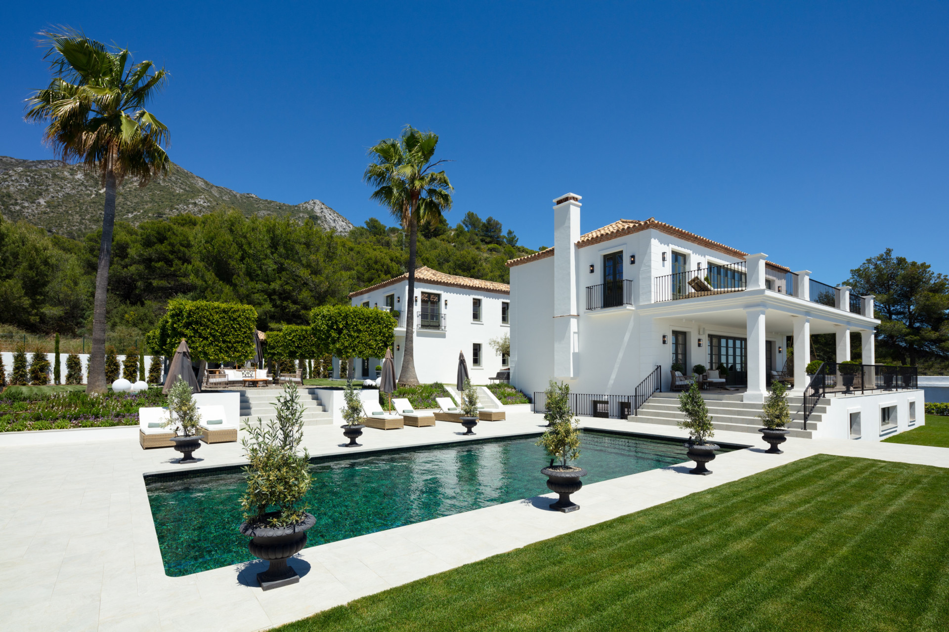 6 Bed - Villa for Sale in Sierra Blanca, Marbella