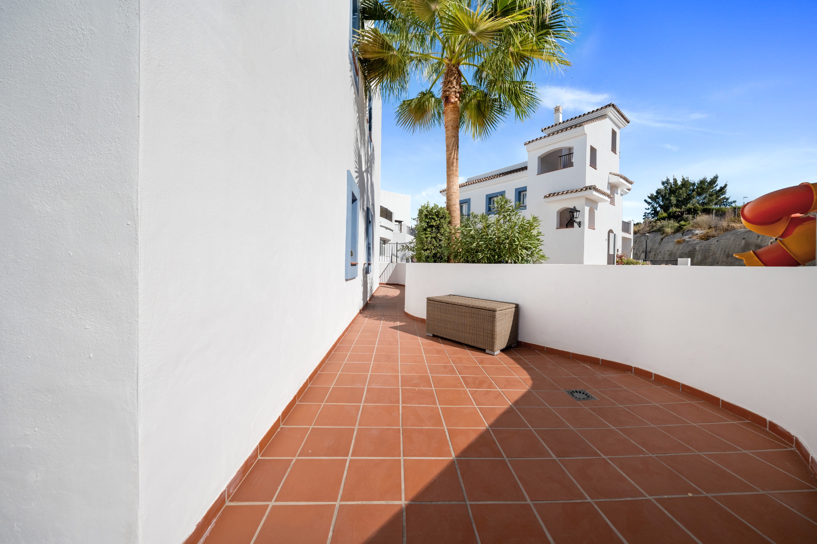 Piso de 3 Dormitorios y 2 Baños en venta en El Paraiso Alto, Benahavís