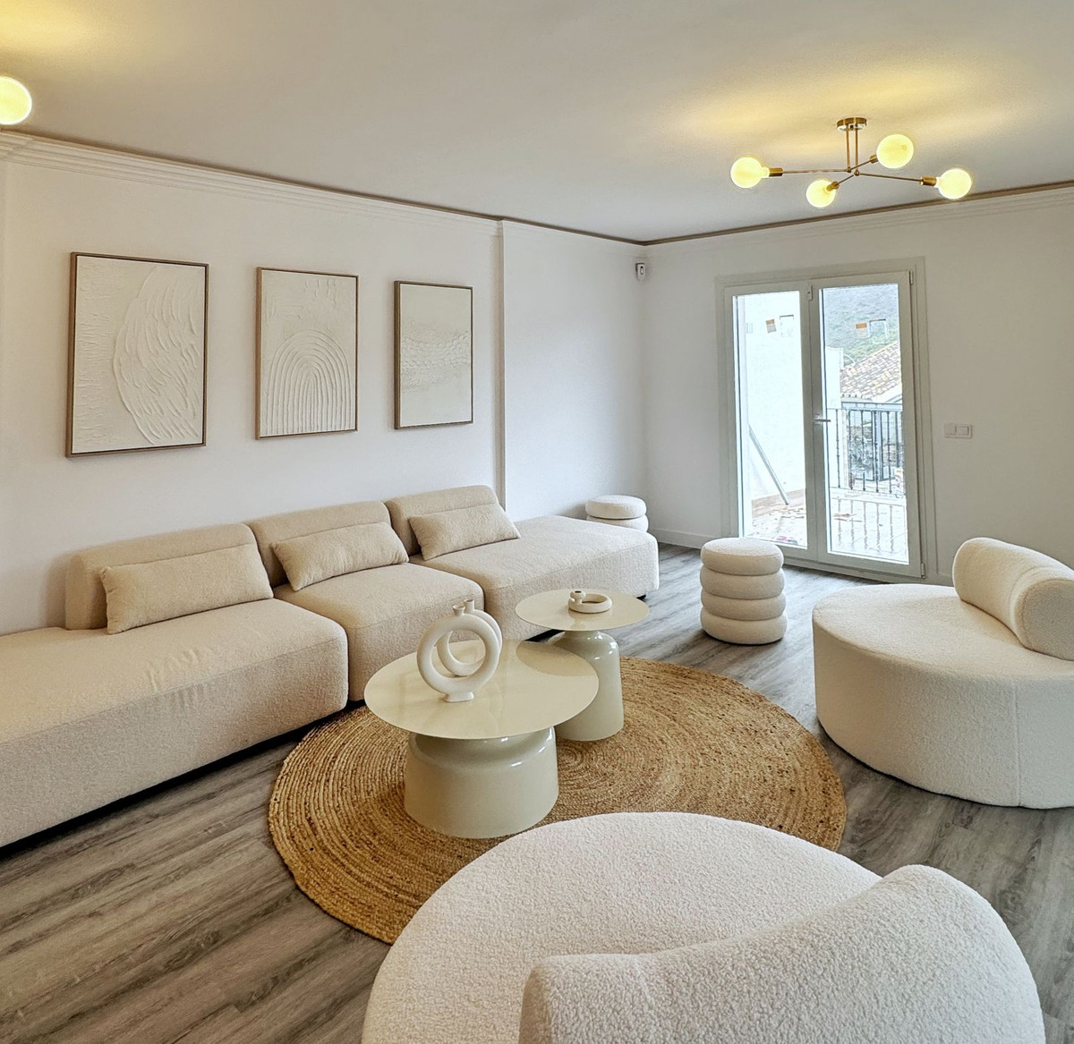 Piso de 5 Dormitorios y 3 Baños en venta en Benahavís