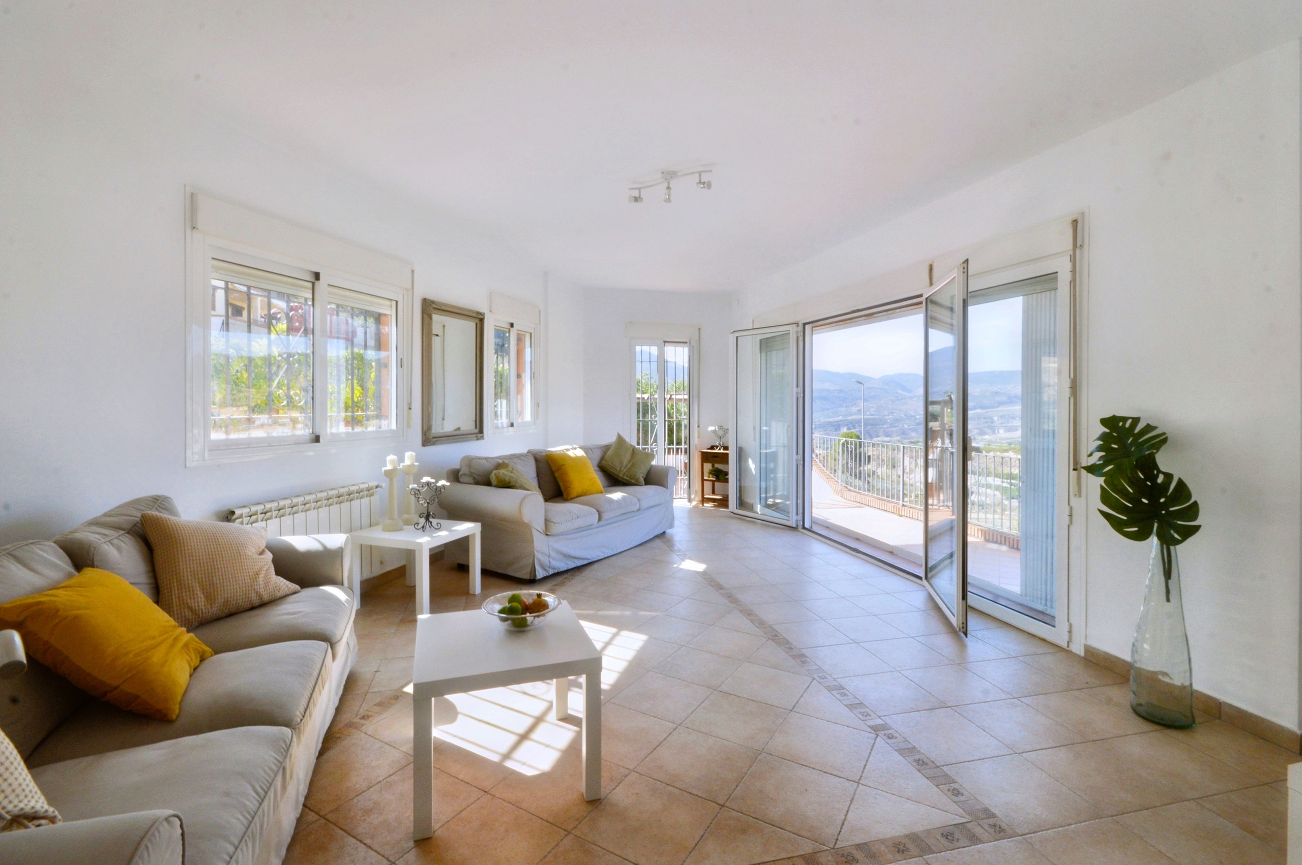 Casa de 4 Dormitorios y 3 Baños en venta en Lecrín