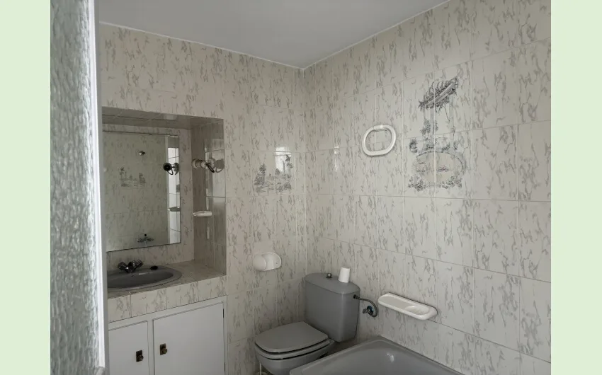 Casa Adosada de 9 Dormitorios y 3 Baños en venta en Jimena de la Frontera