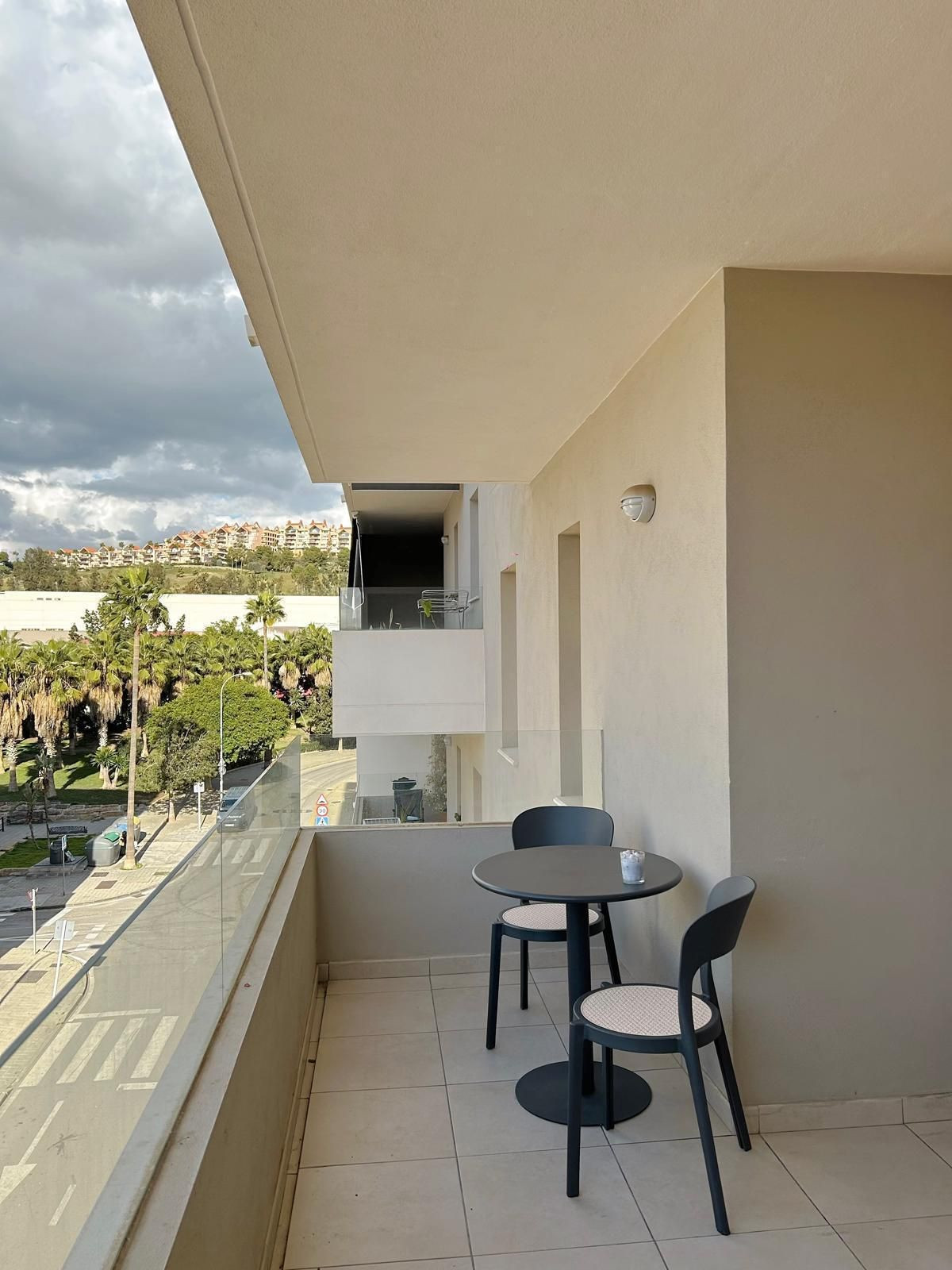 Piso de 3 Dormitorios y 2 Baños en venta en Nueva Andalucía, Marbella