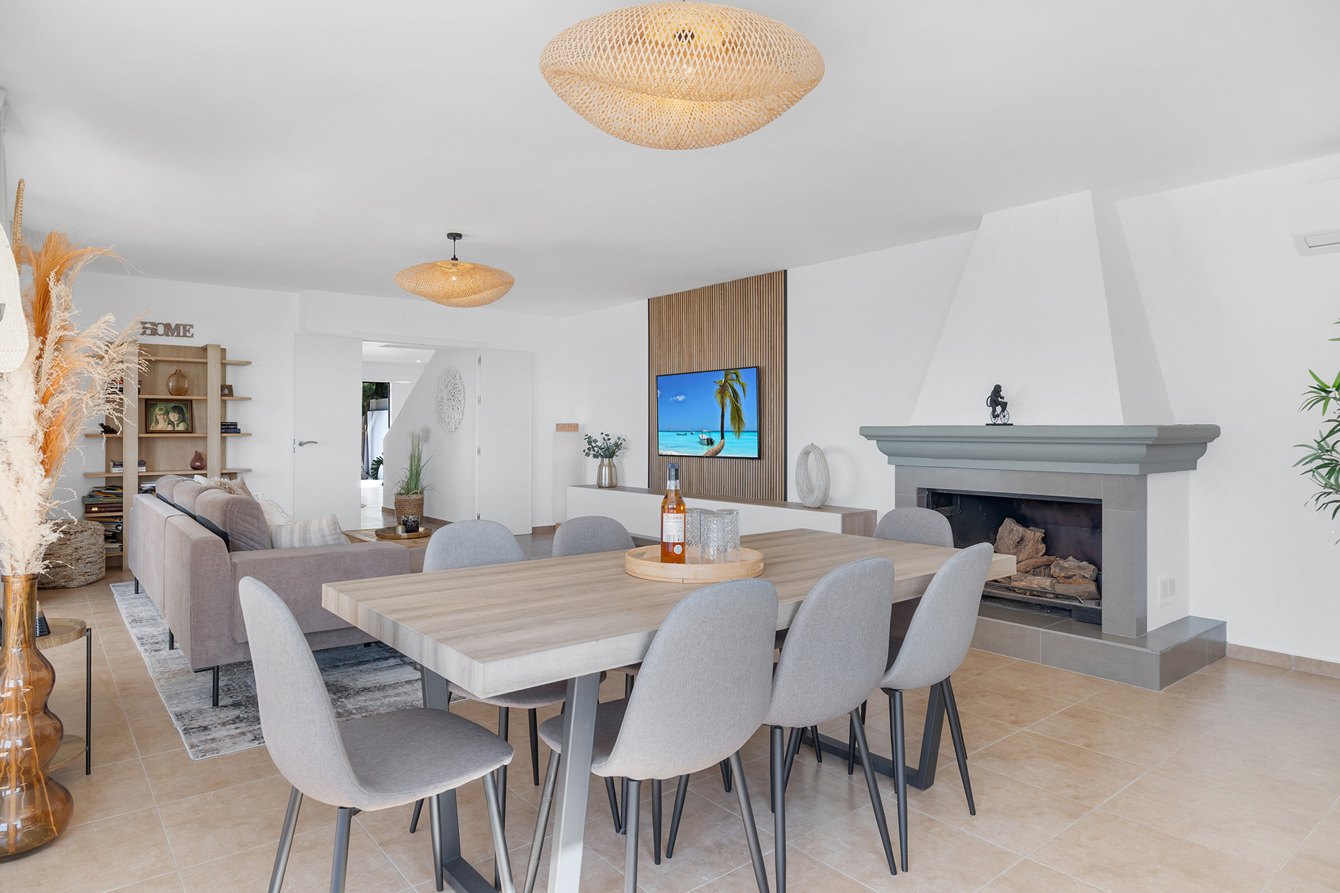 Casa de 6 Dormitorios y 4 Baños en venta en Estepona