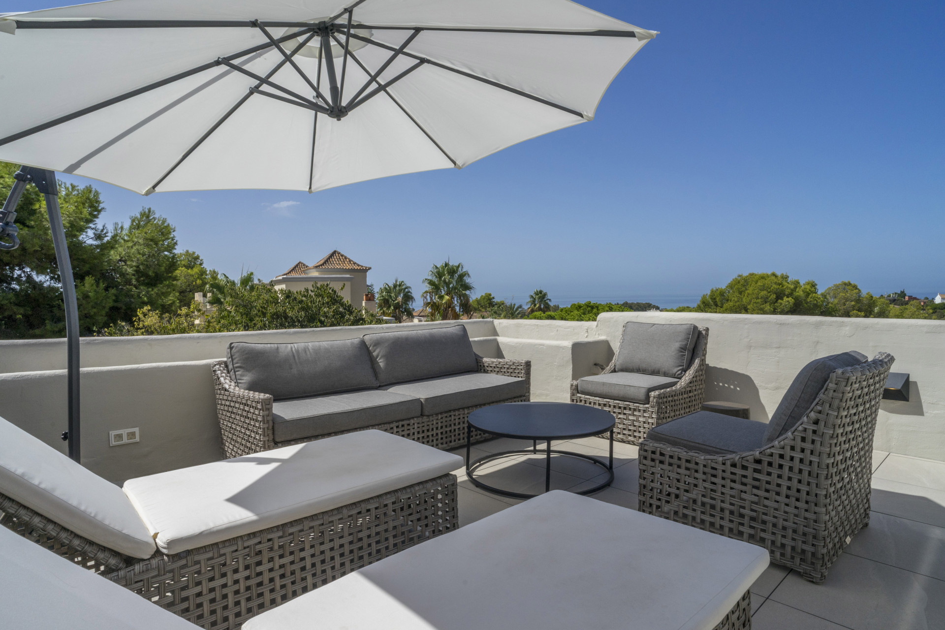 5 Bed - Townhouse for Sale in Artola, Marbella