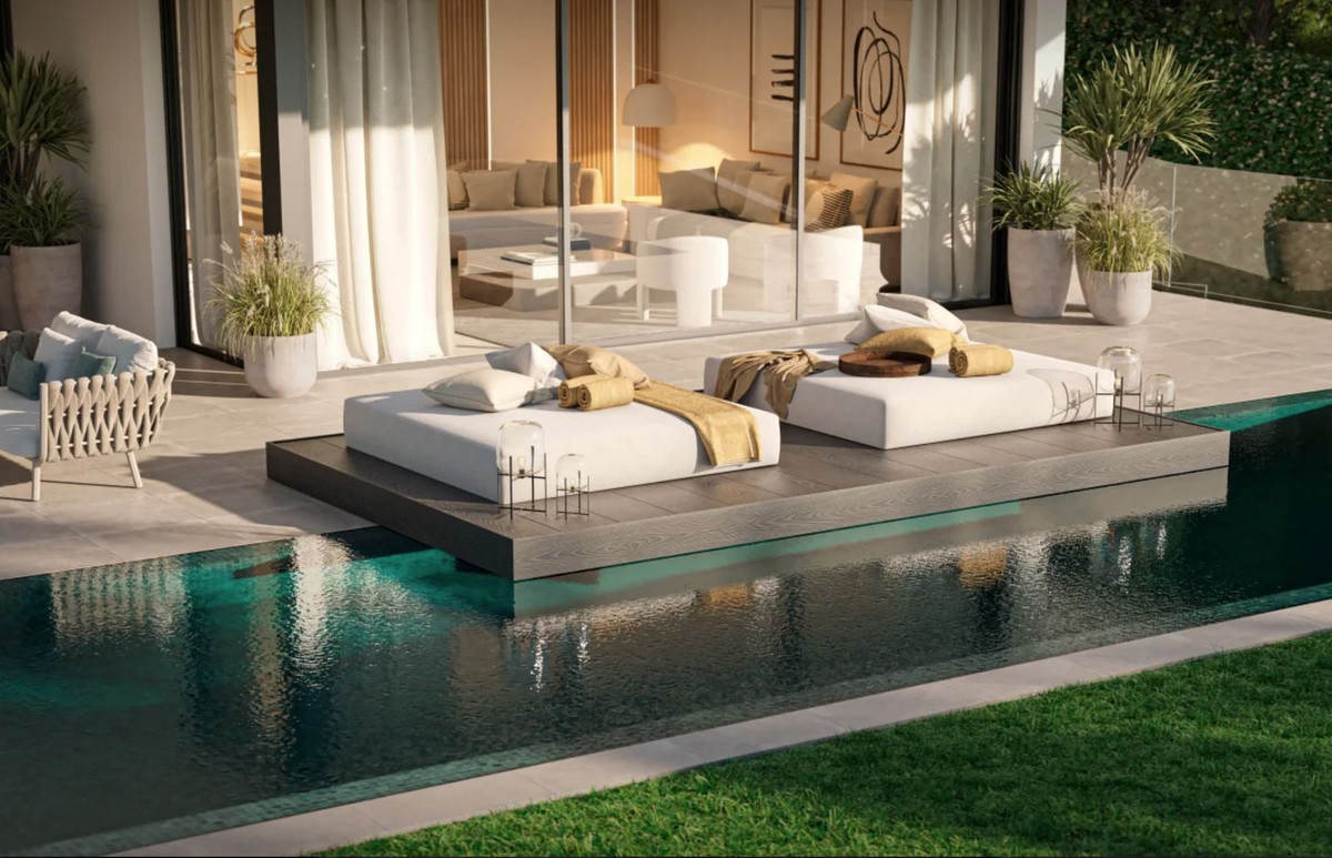 5 Bed, 5 Bath - Villa for Sale in New Golden Mile, Estepona