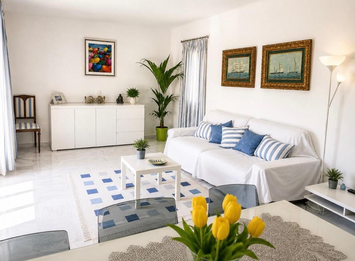 Piso de 2 Dormitorios en venta en Riviera del Sol, Mijas