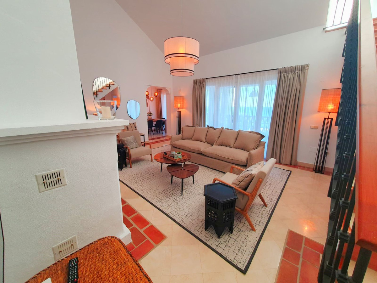 Ático de 3 Dormitorios y 2 Baños en alquiler en Casares