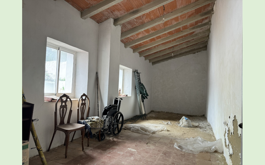 Casa Adosada de 9 Dormitorios y 3 Baños en venta en Jimena de la Frontera