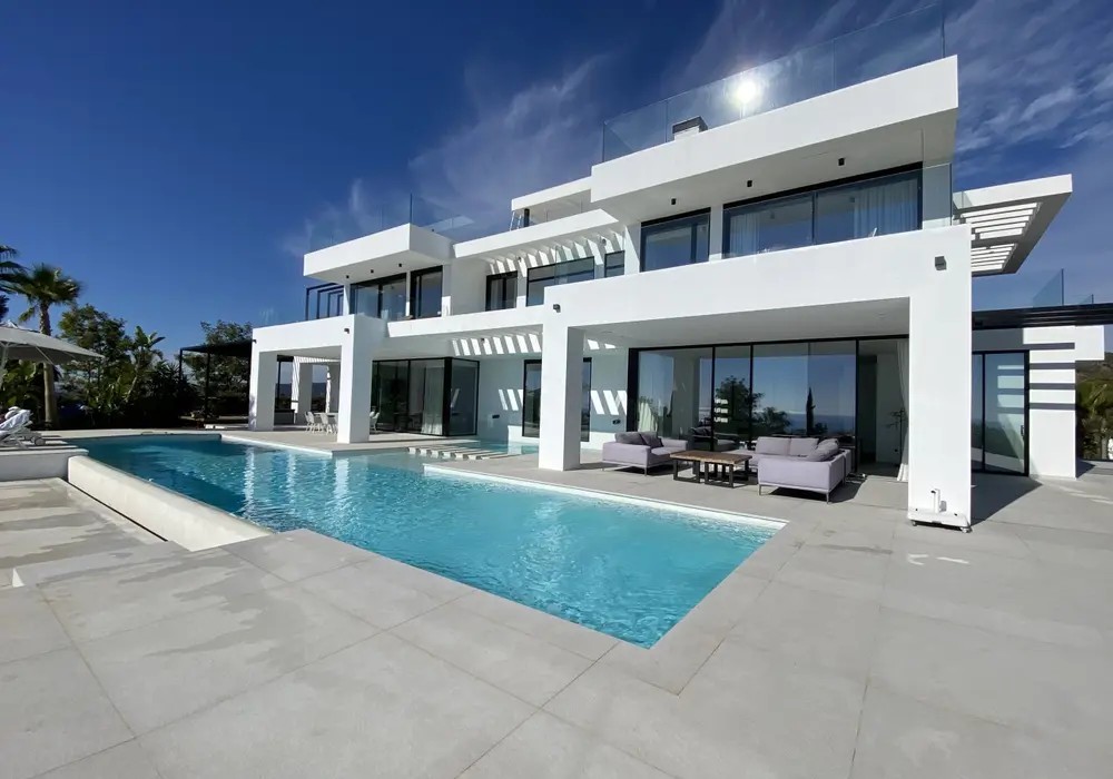 Casa de 9 Dormitorios en alquiler vacacional en Nueva Milla de Oro, Estepona