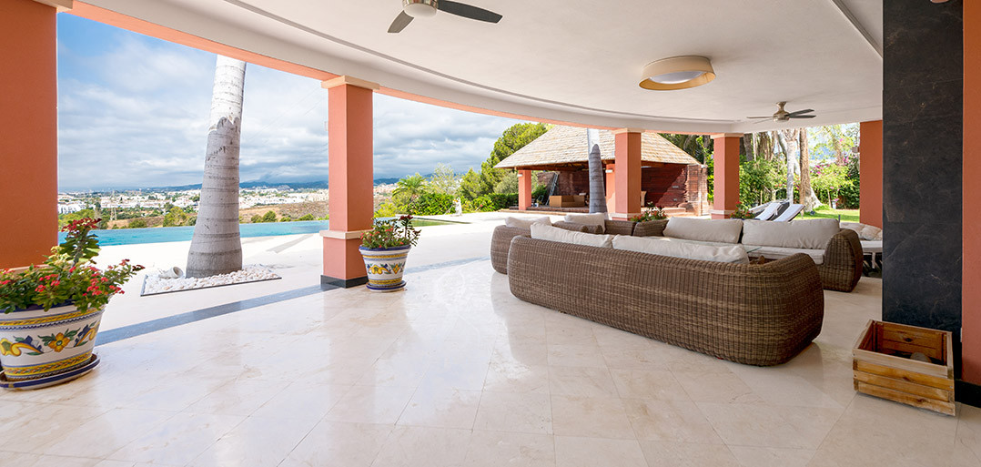 Casa de 8 Dormitorios y 7 Baños en venta en El Paraíso, Estepona