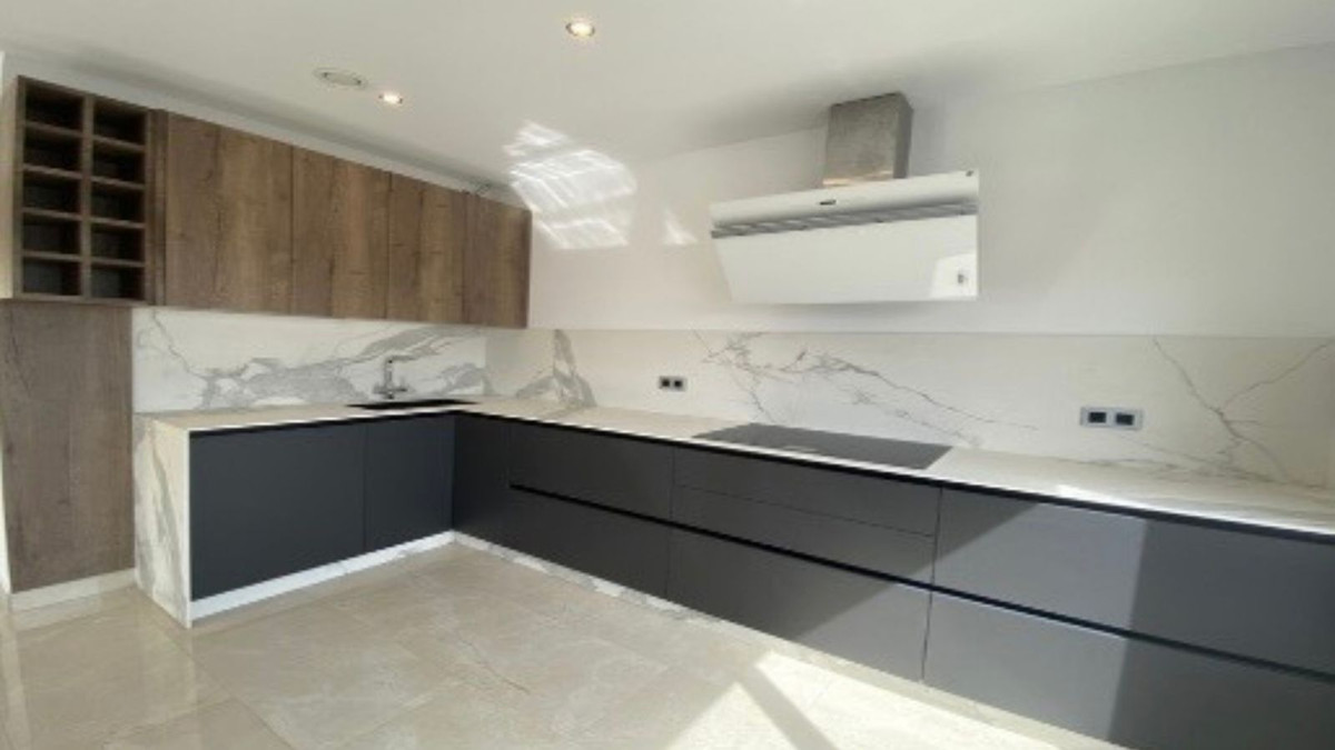 Casa de 5 Dormitorios y 4 Baños en venta en Benalmádena Costa