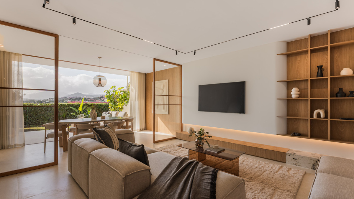 Casa Adosada de 4 Dormitorios y 3 Baños en venta en Nueva Andalucía, Marbella