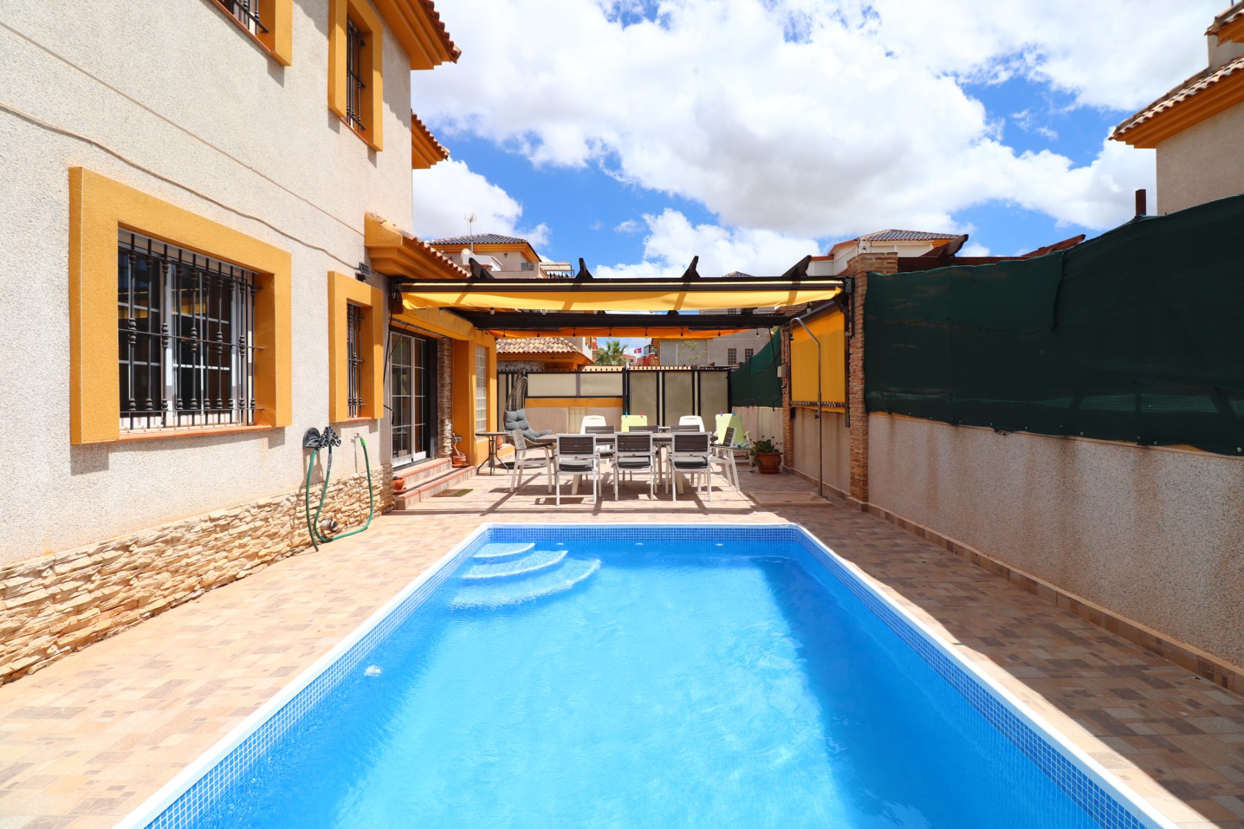 Casa de 3 Dormitorios y 2 Baños en venta en Torrevieja