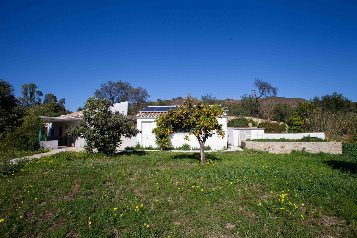 Finca de 4 Dormitorios en venta en Casarabonela