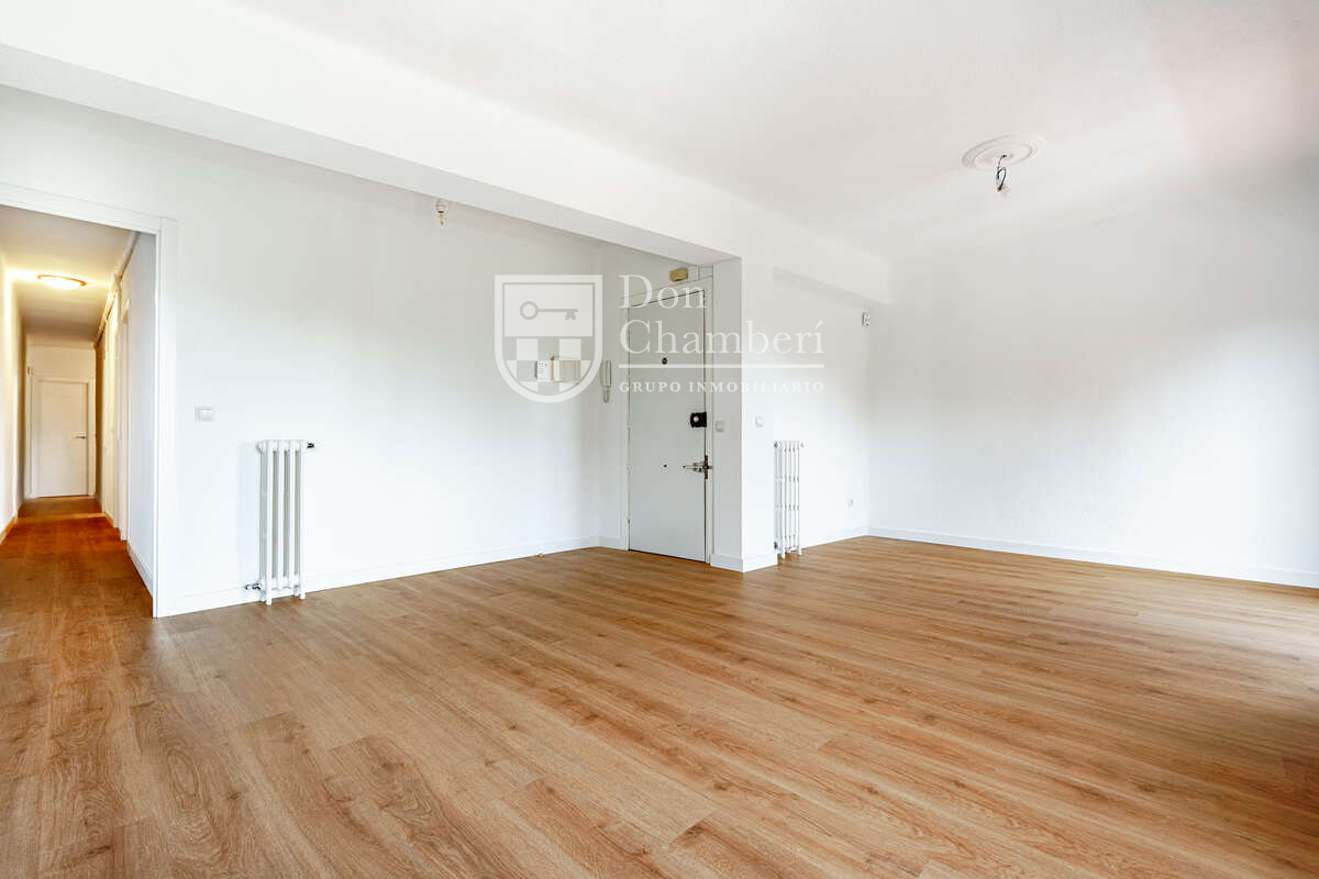 Piso de 3 Dormitorios y 1 Baño en alquiler en Moncloa-Aravaca, Madrid