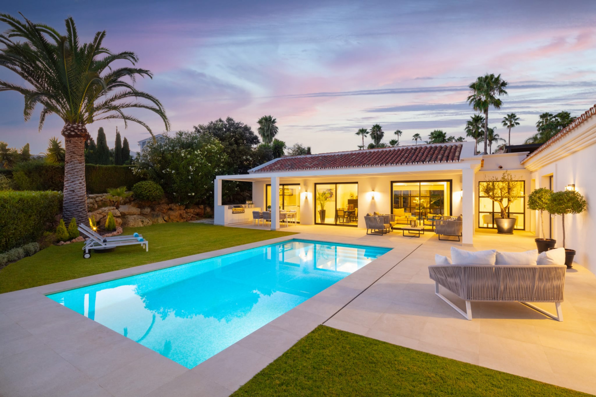 4 спални, 4 бани - Вила за продажба в Nueva Andalucia, Marbella