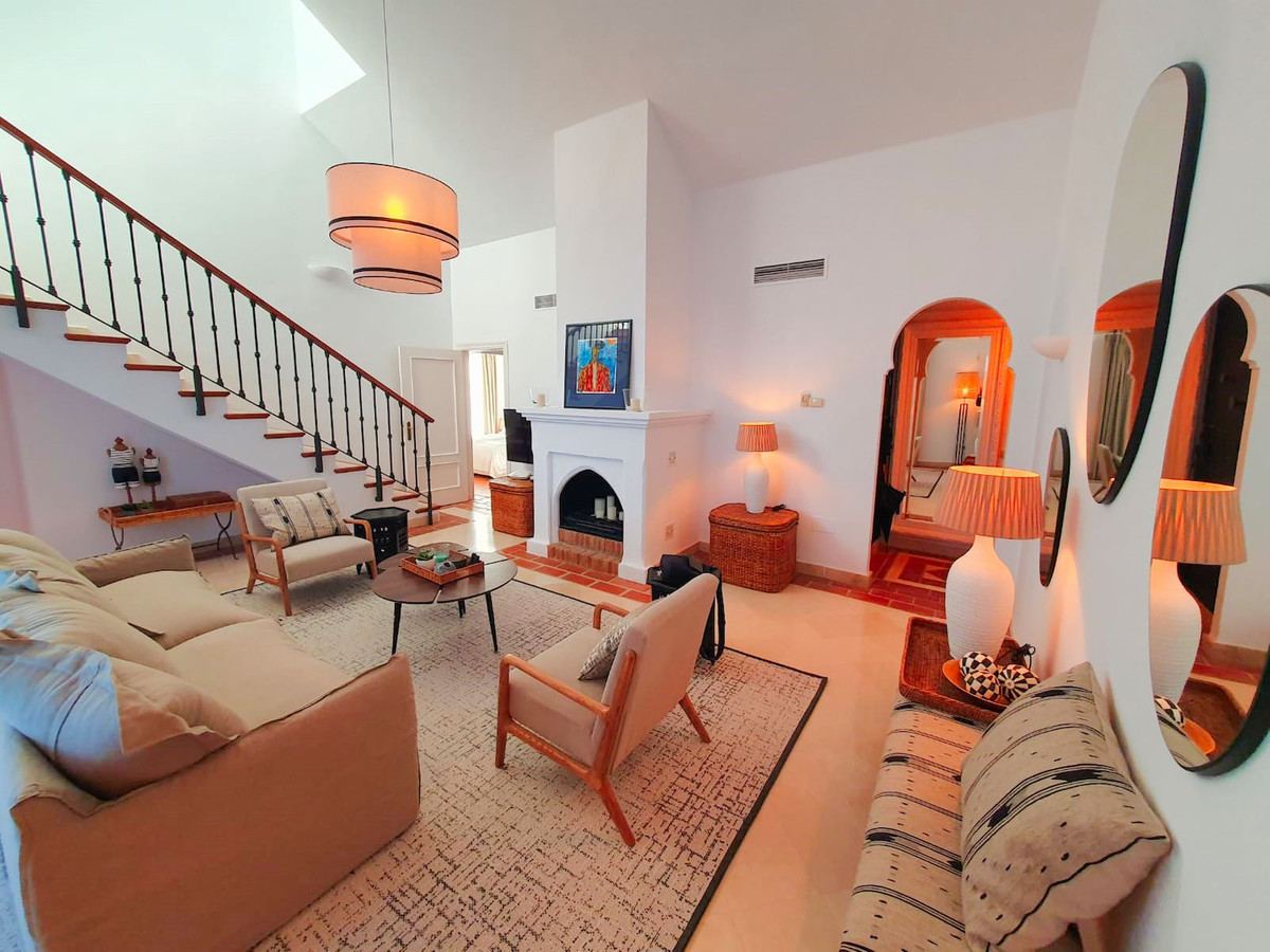 Ático de 3 Dormitorios y 2 Baños en alquiler en Casares