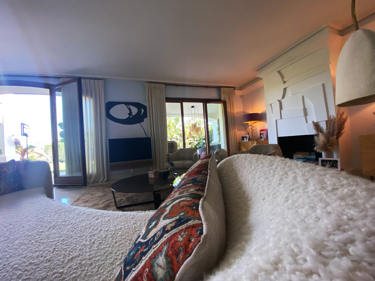 Casa de 5 Dormitorios y 4 Baños en alquiler en Sierra Blanca, Marbella