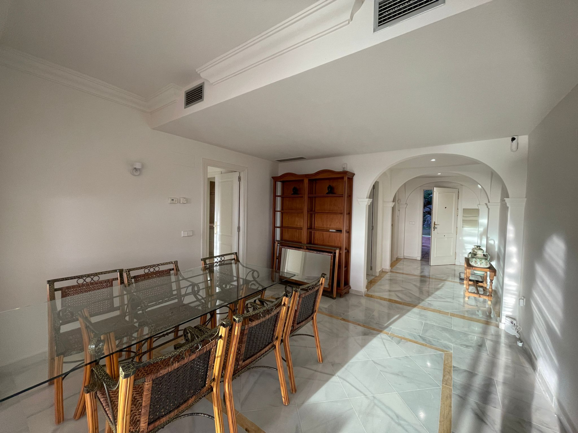 Piso de 2 Dormitorios en alquiler en Nueva Andalucía, Marbella