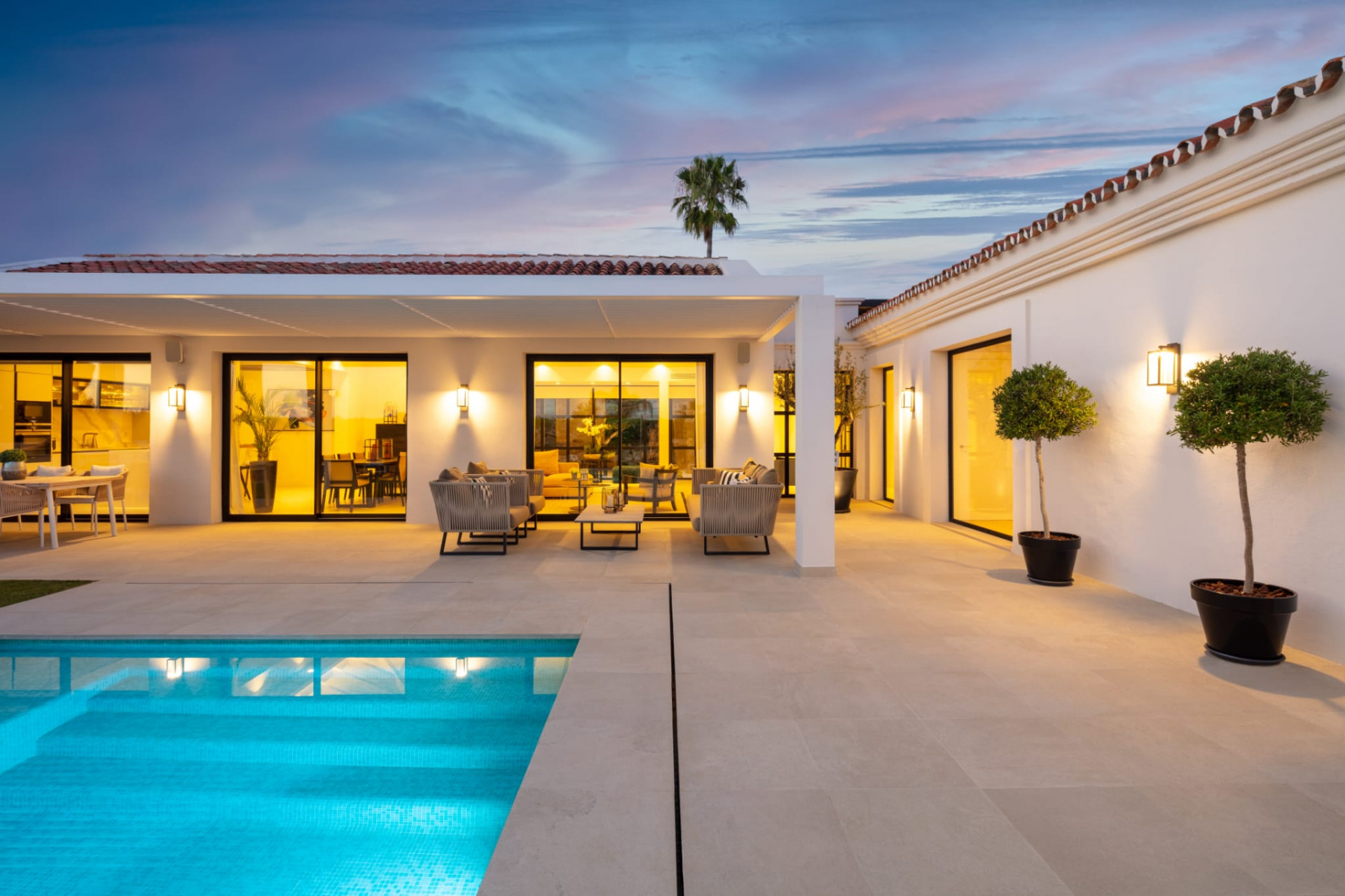 4 спални, 4 бани - Вила за продажба в Nueva Andalucia, Marbella