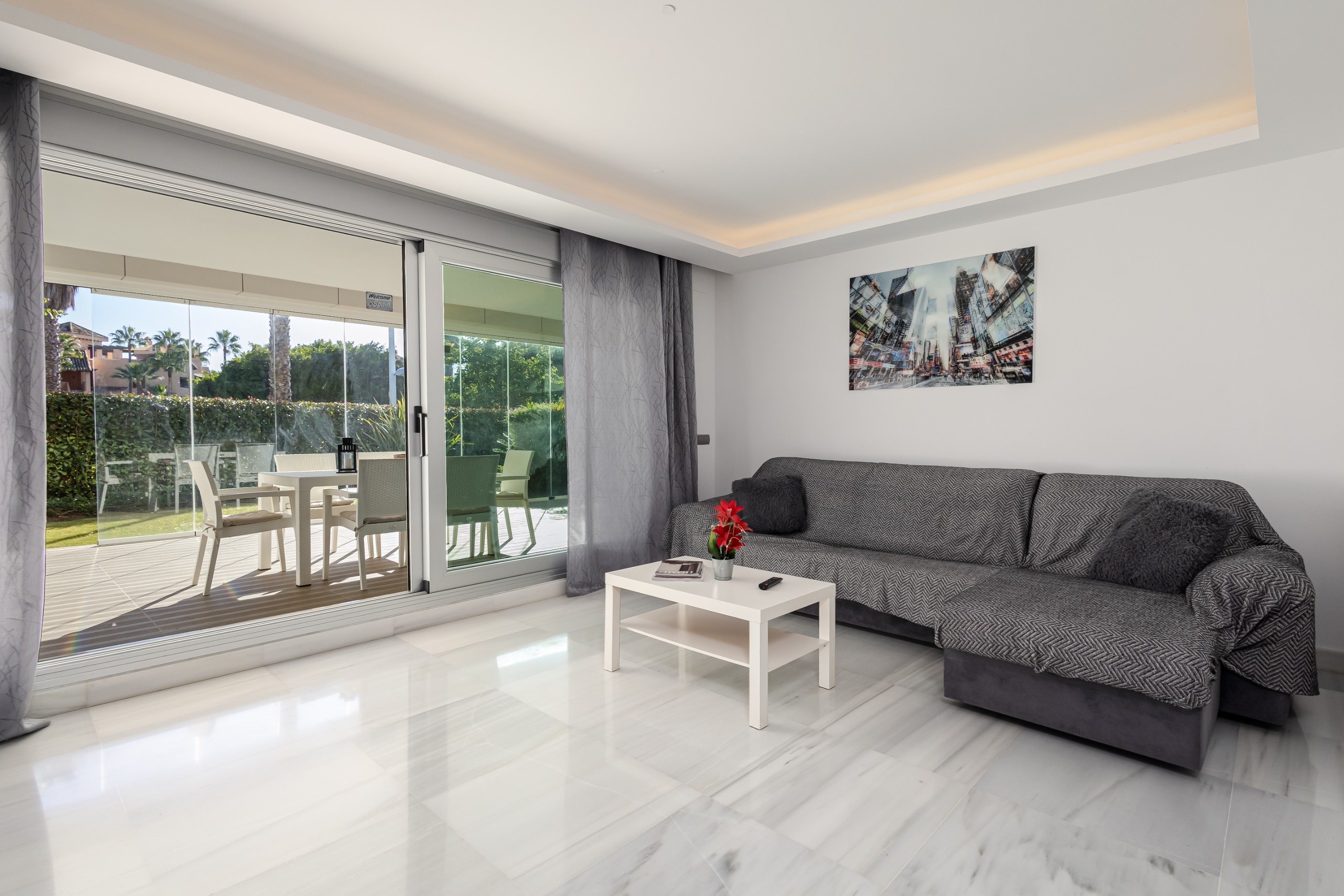 Piso de 2 Dormitorios y 2 Baños en venta en Nueva Alcántara, Marbella