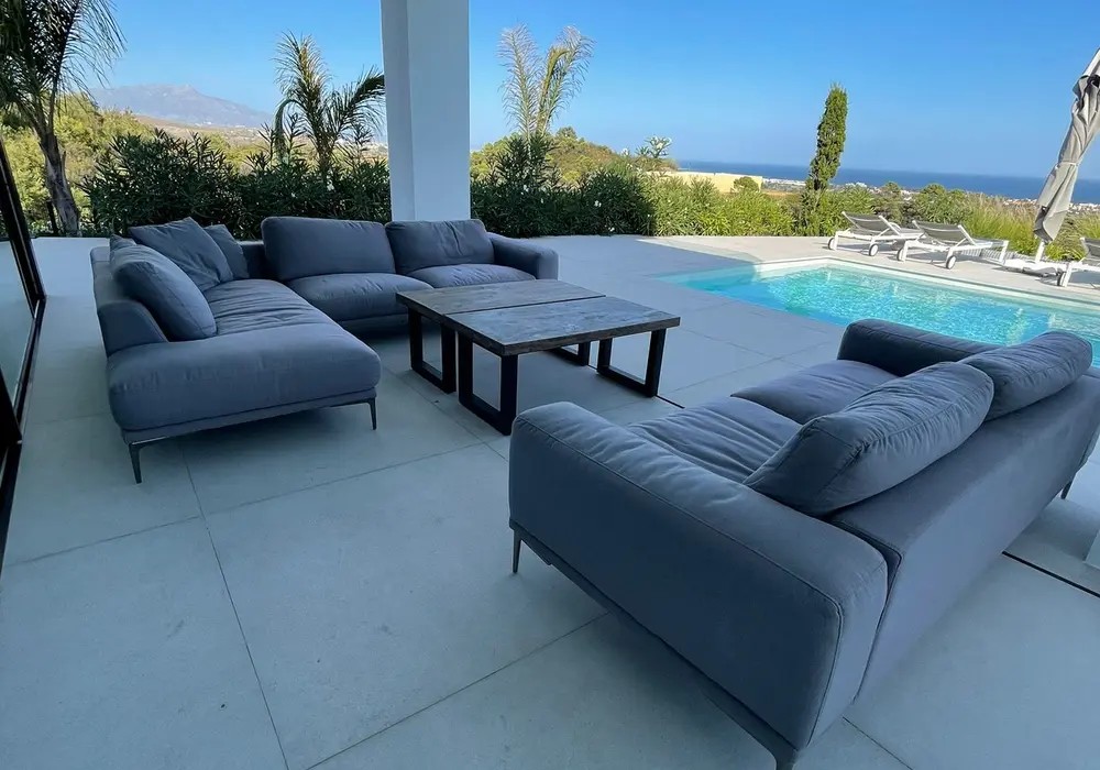 Casa de 9 Dormitorios en alquiler vacacional en Nueva Milla de Oro, Estepona