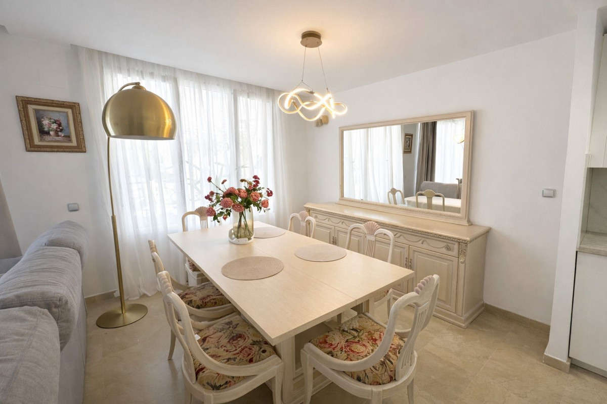 Piso de 2 Dormitorios y 2 Baños en venta en Benahavís