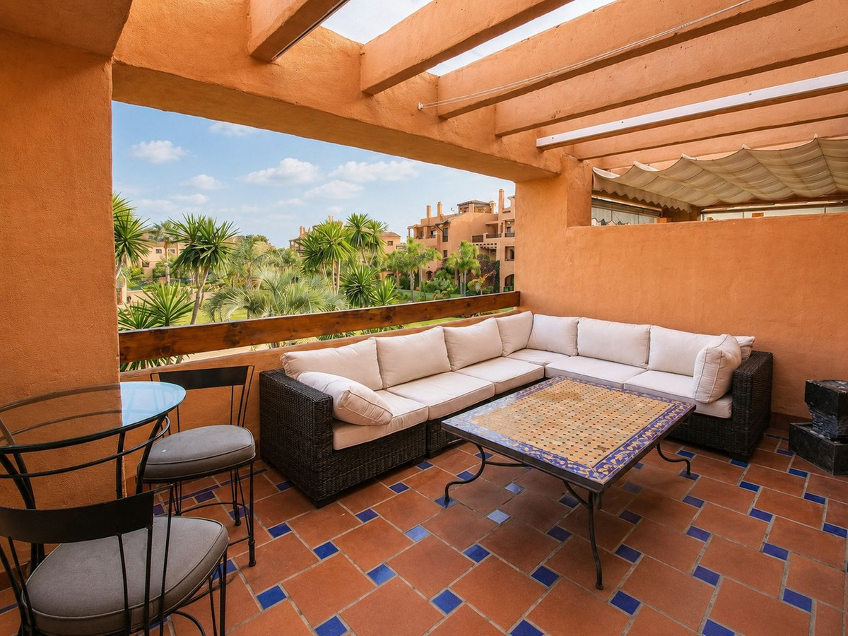 Piso de 2 Dormitorios y 2 Baños en venta en Nueva Milla de Oro, Estepona