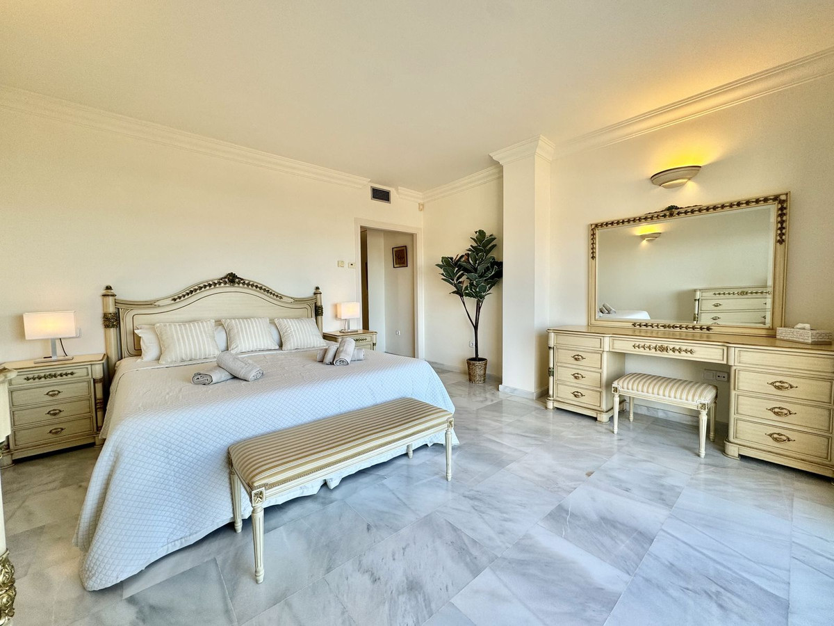 Piso de 4 Dormitorios en alquiler vacacional en Nueva Andalucía, Marbella