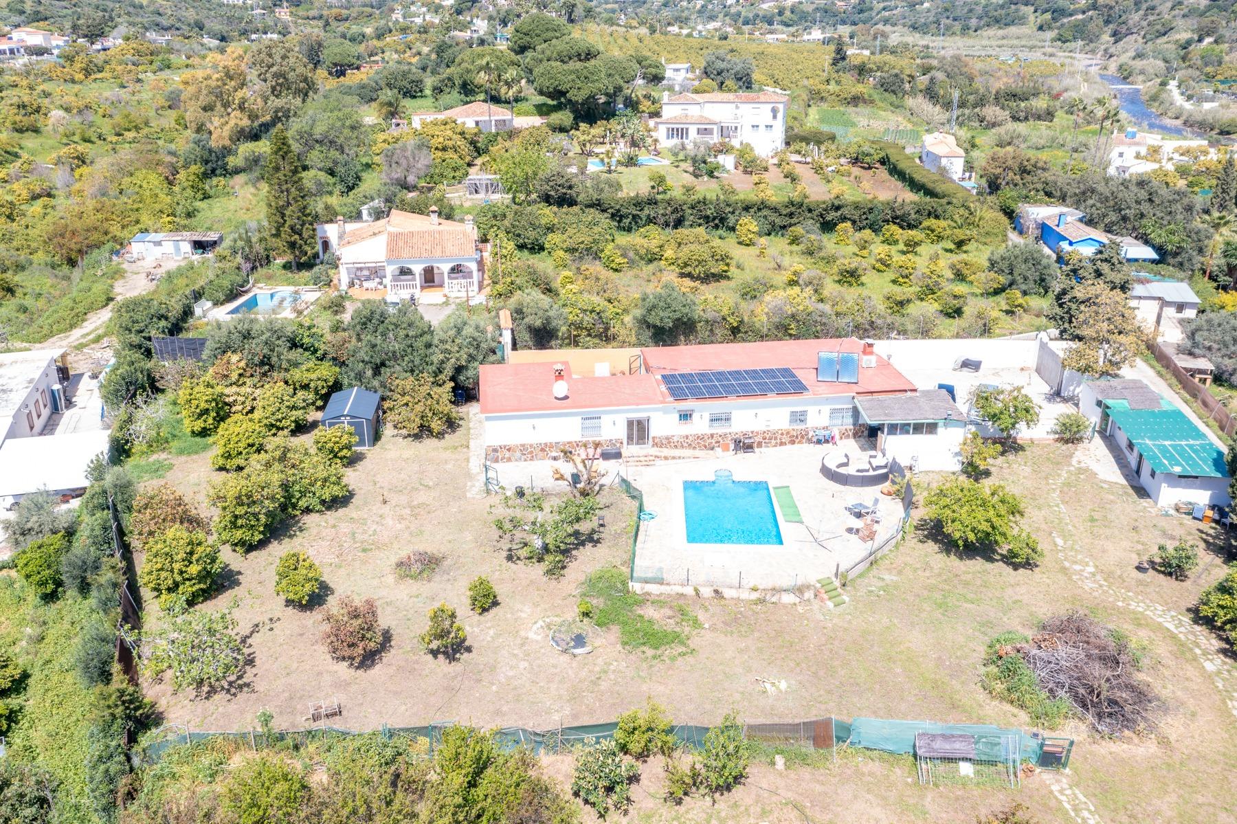 10 Bed, 6 Bath - Country House for Sale in New Golden Mile, Estepona