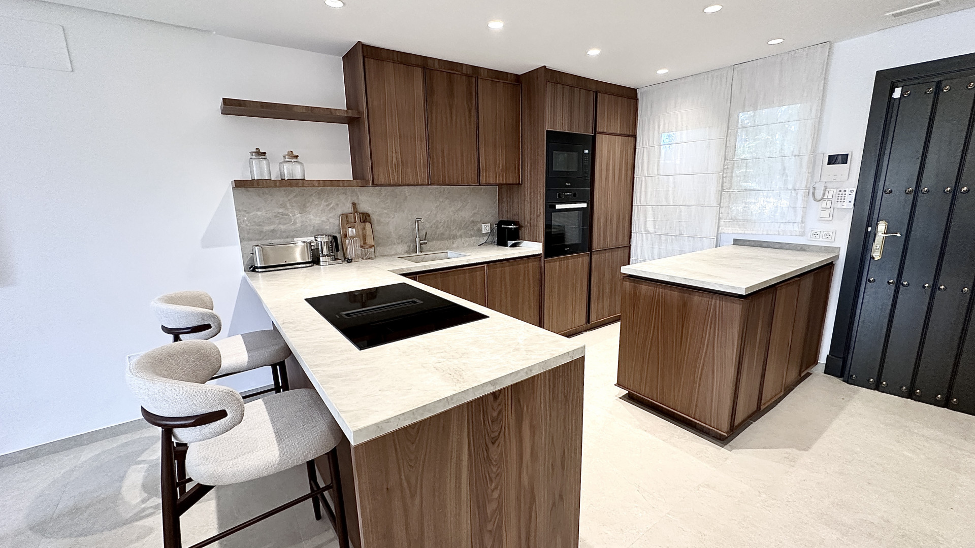 Casa de 4 Dormitorios y 4 Baños en alquiler en Milla de Oro, Marbella