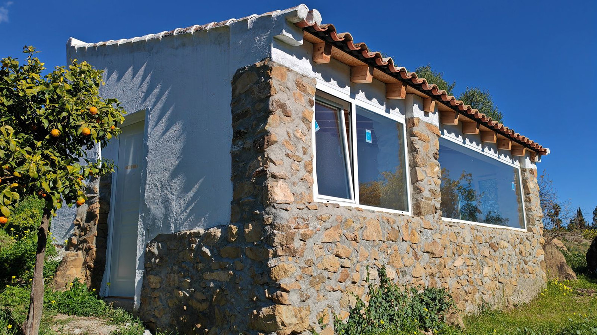 Finca de 4 Dormitorios en venta en Casarabonela