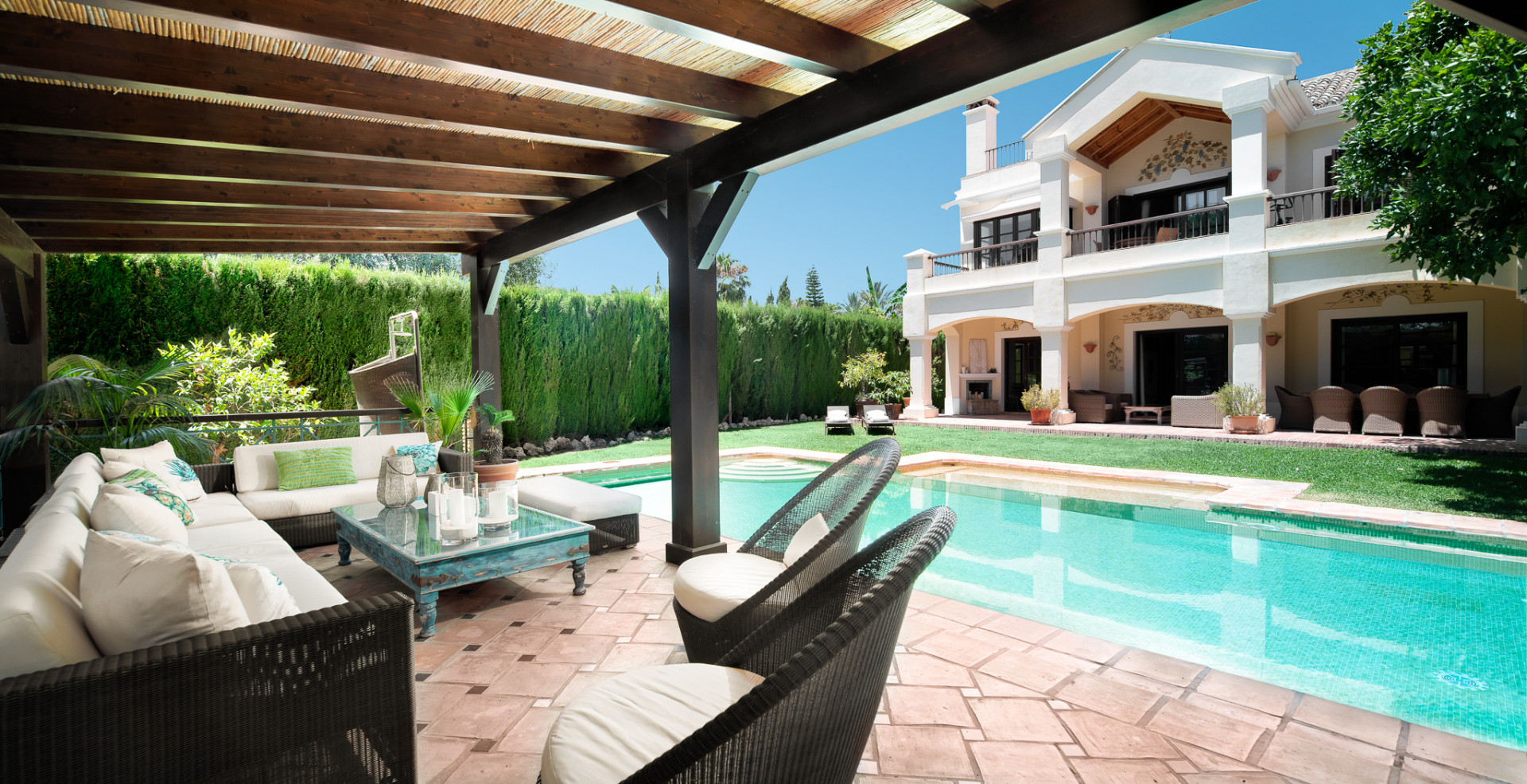 Casa de 6 Dormitorios en venta en Milla de Oro, Marbella