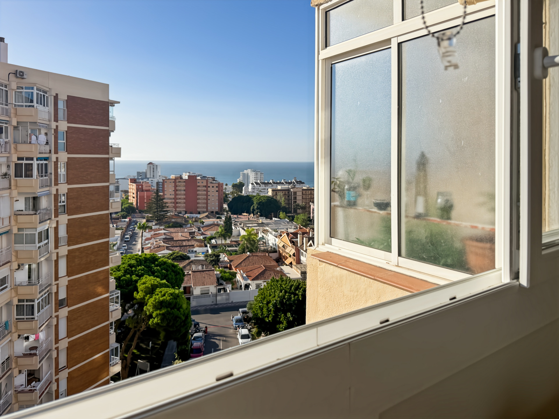Piso de 2 Dormitorios en venta en Arroyo de la Miel, Benalmádena