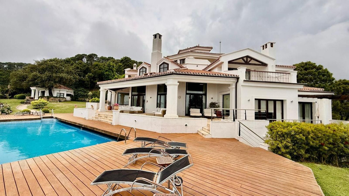 Casa de 5 Dormitorios en alquiler vacacional en La Zagaleta, Benahavís