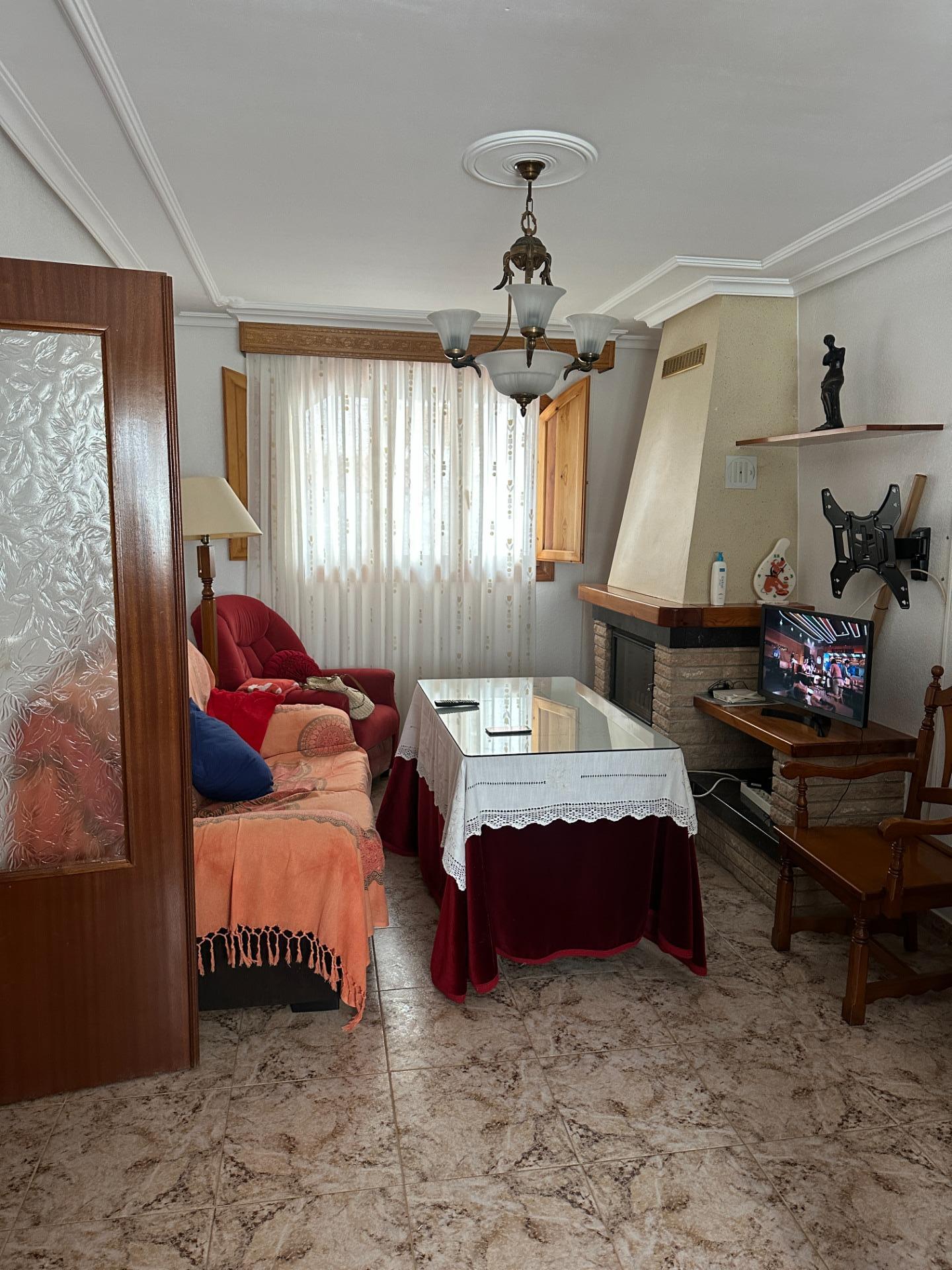 Casa Adosada de 4 Dormitorios en venta en Urrácal
