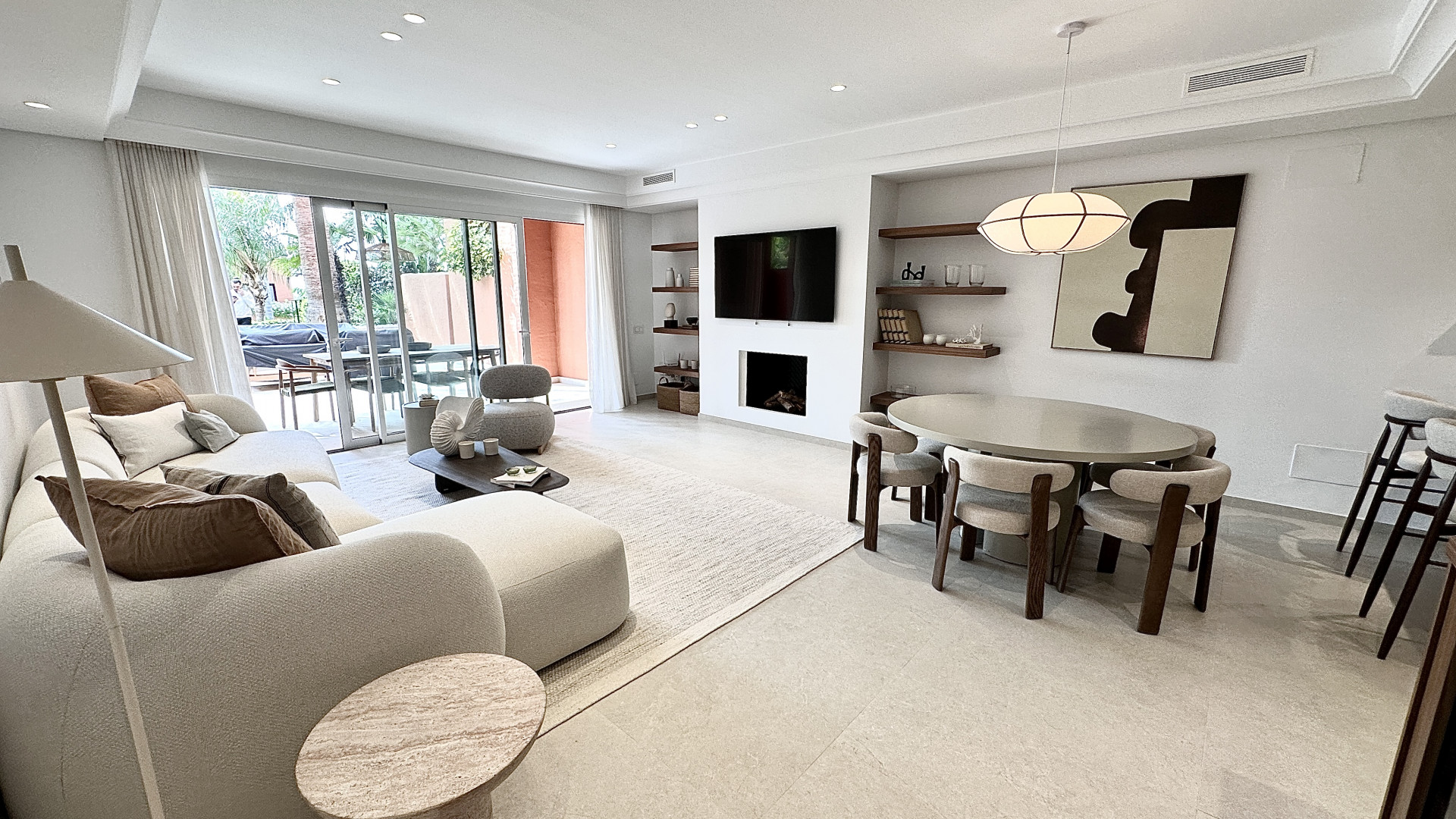 Casa de 4 Dormitorios y 4 Baños en alquiler en Milla de Oro, Marbella